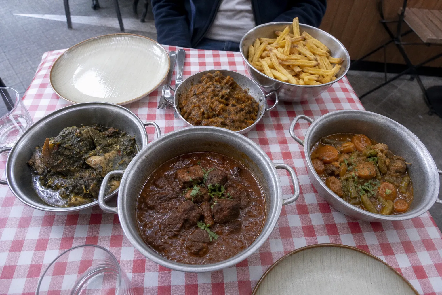 Cuisine afro-fusion à Paris : au-delà des classements, que valent vraiment les assiettes ?