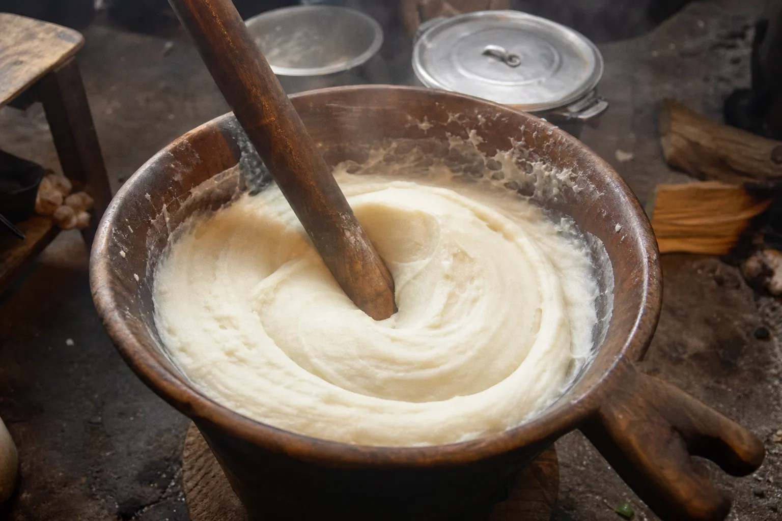 Farine de manioc : comment réussir le foufou sans grumeaux ?