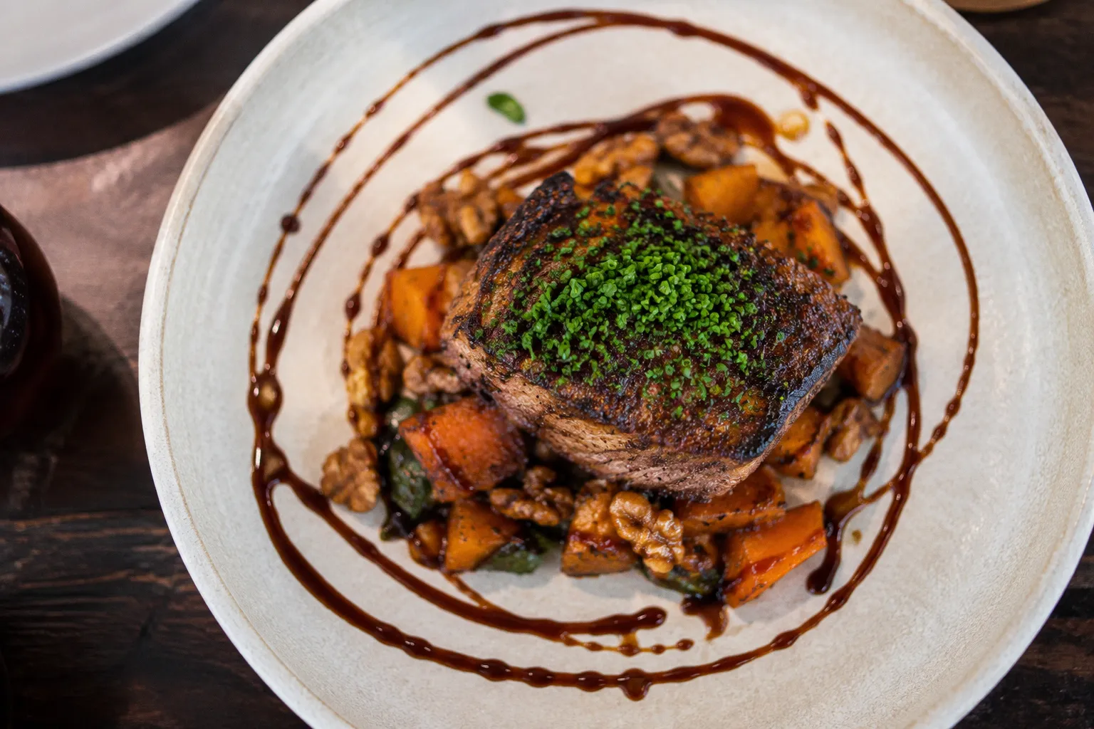 Gastronomie afro-fusion à Paris : les tables qui réinventent les techniques culinaires