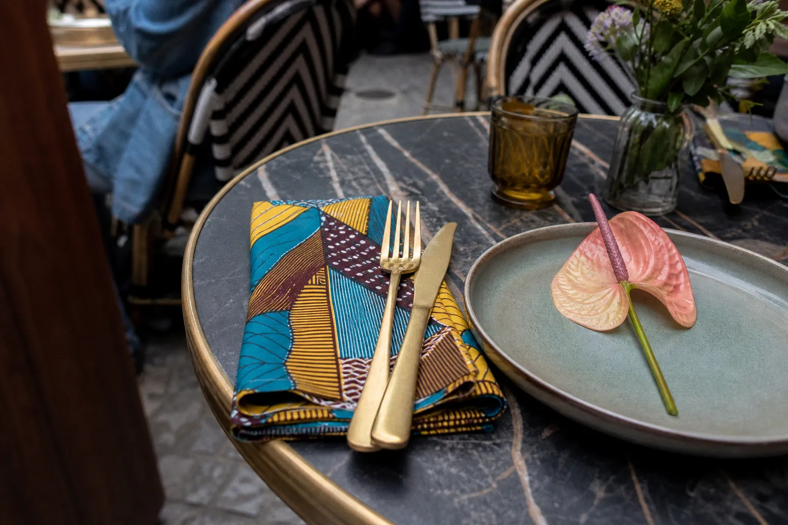 Quelle tenue choisir pour un brunch afro chic à Paris ?